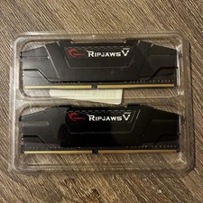 G.SKILL RIPJAWS V 32GB 2x16GB 3200 MHz DDR4 RAM Black F4-3200C16D-32GVK picture