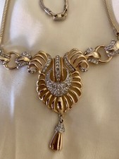 VINTAGE Unsigned Designer Trifari? Drop Necklace Gold Tone picture