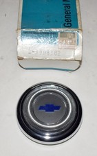 NOS 1967 CHEVROLET CAMARO  DELUXE STEERING WHEEL BOWTIE HORN CAP 3908382 picture
