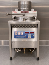 Broaster Model 1800 Commercial Pressure Fryer with Digital Controls & filtration picture