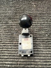 ARO 5030-01-G MANUAL AIR CONTROL VALVE 3-WAY 2 POSTION AIR VALVE picture