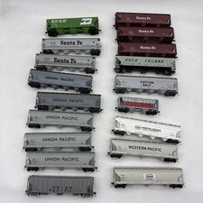 HO scale Lot 18 Covered Hoppers Train cars Knuckle Couplers picture