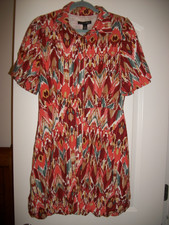 Misses NWT *Versona* multi print short sleeve button front dress Size: Medium picture