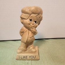 WALLACE BERRIE VINTAGE FIGURINE #9087 (1973) 