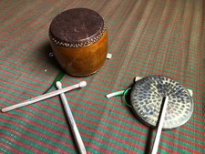 Vietnamese Traditional Trong De Base Drum & Thanh La Metal Gong Percussion picture