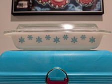 FACTORY MISPRINT - vintage pyrex upside down turquoise snowflake 548 picture