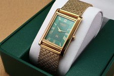 Vintage Seiko Slim Quartz Men's Wrist Watch Green Dial with Golden Mesh Band. picture