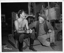 Errol Flynn BEEKCAKE BEHIND SCENES CANDID PORTRAIT 1940s ORIG PHOTO MA80 picture