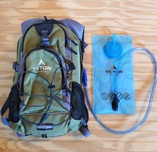 Teton Sports Oasis 18L Hydration Pack Green 2L Bladder Hiking Daypack NEW picture