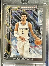 2025-26 Topps Holiday - Victor Wembanyama #H156 Holiday Silver Glitter SP picture