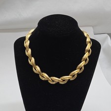 Vintage Crown Trifari Gold Tone Link Collar Necklace 16