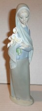 Vintage LLADRO Blessed Mother Virgin Mary Holding Cala Lilies 9