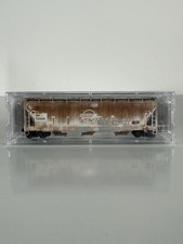 Micro-Trains N Scale Missouri Pacific Weathered 3 Bay Covered Hopper picture