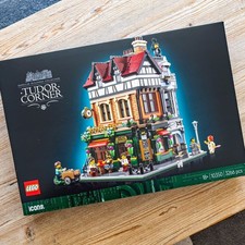 [SALE] LEGO Icons Tudor Corner 10350 Building Set picture