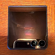 Samsung Galaxy Z Flip7 - Unlocked - 256gb picture