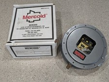 *NEW* Dwyer Mercoid DAW-7033-153-5 Bourdon Tube Pressure Switch 2-60 PSIG picture