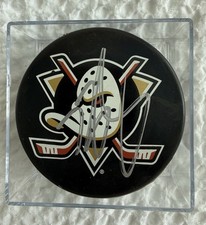 Sennecke Signed Anaheim Ducks Hockey Puck 2025-2026 playoff season Original picture