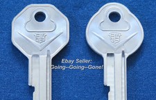 SET ORIGINAL CADILLAC V CREST KEY BLANKS IGNITION / TRUNK B10 B11 1935-1966 NOS picture