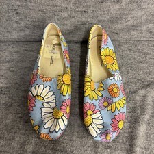 Tom’s Women’s Shoes 8.5M Blue with Flowers Gardening Daisy Colorful Cottage Cool picture