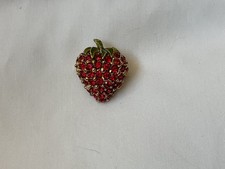 VTG  STRAWBERRY SHAPED PIN BRIGHT RED RHINESTONES GOLD TONE METAL PIN picture