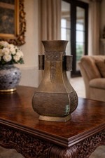 Chinese Archaistic Bronze Hu Vase – Qianlong picture