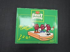 THE CALIFORNIA RAISINS figures W stage & box Del Monte grapevine claymation picture