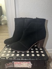 TOMS Women’s Black Suede Ankle Bootie Zip Zipper Round Toe Block Heel 8 picture