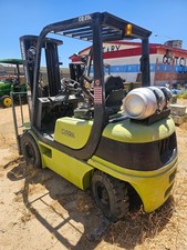 FORKLIFT CLARK CQ25L LPG PNEUMATIC 5000 LB LIFT CAPACITsed picture