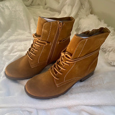 NIB Earth Origins Adara Boots Womens 9W Cinnamon Suede Lace Up Ankle Booties picture