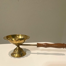 Brass Hinduism Puja Aarti Oil Lamp Diya Long Handle Scalloped Bowl picture