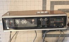 Vintage Kmart S.S. Kresge Flip Alarm Clock AM/FM Radio model 30-32 Untested. picture