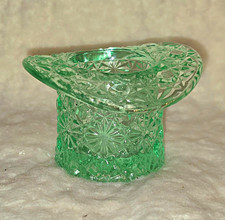 Fenton Green Glass Top Hat toothpick holder, Daisy & Button Pattern, 2.75 in picture