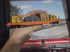 Athearn BB CSX MOW 40' Flatcar w/Stakes & Load - CSXT #976563 picture