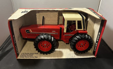 ERTL  IH 3588 2+2 4WD  Tractor  1/16 picture