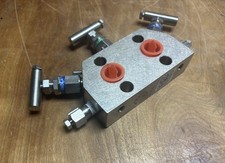 Rosemount TRANSMITTER  C305121124-0000 MWP 6092 PSI @200F 4000 PSI @ 400F(D10/1) picture