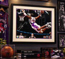Vince Carter Signed 16x20 Man Can Fly Dunk Photo Fleer Framed 22x26 Raptors Rare picture