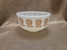 VTG Federal Milk Glass Bowl Sunflower Autumn Fall White Heat Proof 2.5 Quart picture