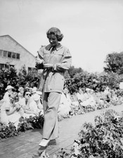 Eccentric American model singer Edith Bouvier Beale walks a catwal- Old Photo picture