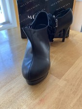New  Moda Scapa, Women’s Booties Size 8, Black.  25 picture