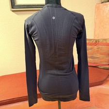 Lululemon Women Swiftly Tech Long Sleeve Womens' 6 Running Train Navy Blue picture
