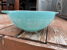 Vtg. 444 PYREX TURQUOISE Blue Amish Butterprint Cinderella 4 Qt Mixing Bowl picture