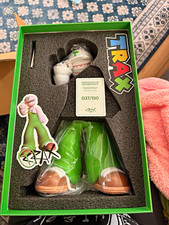 Trax Limited Edition(SECRET RARE)Figure 037/150 w/ COA and Sticker picture