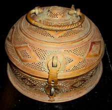 Antique Indian Islamic Old Copper Hand Carved Jewellery Box Jali Box Net Design picture