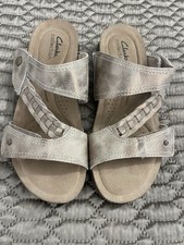 clarks collection women’s 7.5 Raelyn slide sandals in bronze leather. excellent  picture