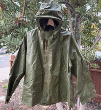 US GI VINTAGE PARKA WET WEATHER NOS GREEN NEW MFD 9- 1988 DLA-100-87 SIZE MEIDUM picture