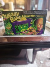 Queasy Bake Cookerator Oven Hasbro Original Box WORKS worms Spiders picture