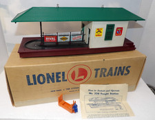 Lionel No 356 Post-War Operating Freight Station w/original box 0 Gauge tested picture