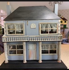 Beautiful Vintage 1930s Dolls House by Handicraft picture