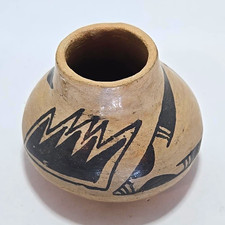 VINTAGE HANDCRAFTED GEOMETRIC POTTERY SOUTHWESTERN PUEBLO-INSPIRED – 2 3/4