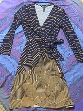 BCBGMAXAZRIA Women’s XS “Adele” Wrap Dress- Navy and tan geometric- lovely picture